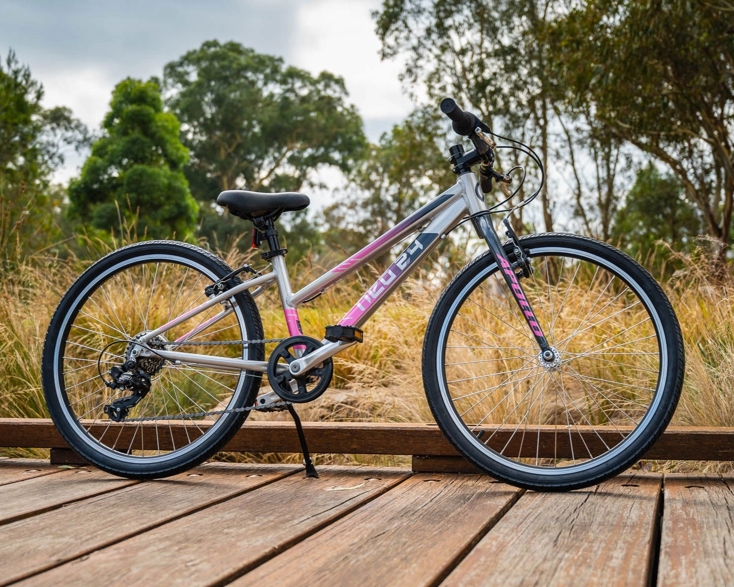24" Apollo Neo  7 Speed Girls