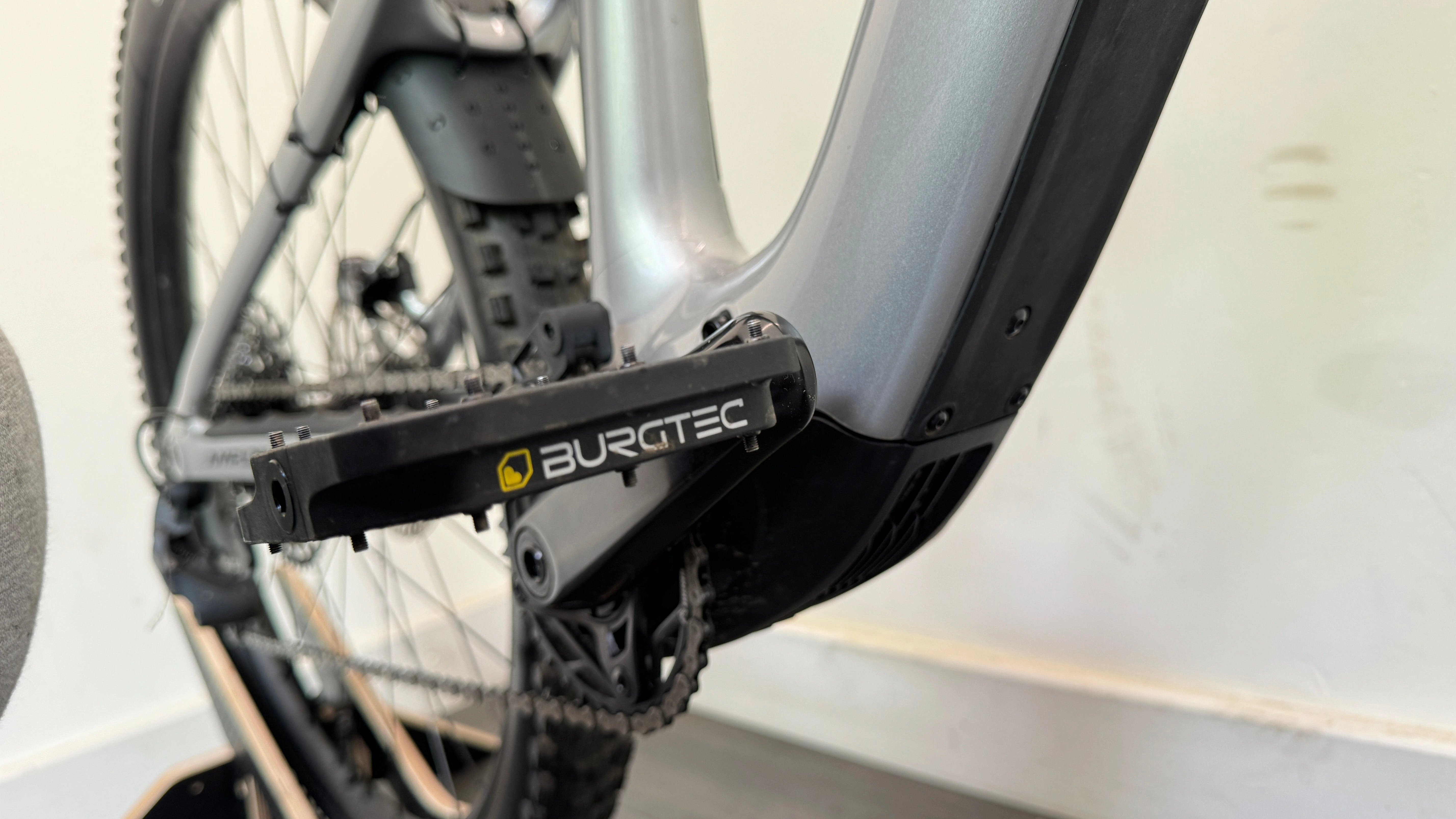 Amflow PL Carbon 800Wh Medium Full Suspension Mountain Bike in Satin Silver