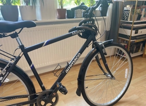 Ammaco Madrid 700c Commuter Hybrid Bike Black 2023