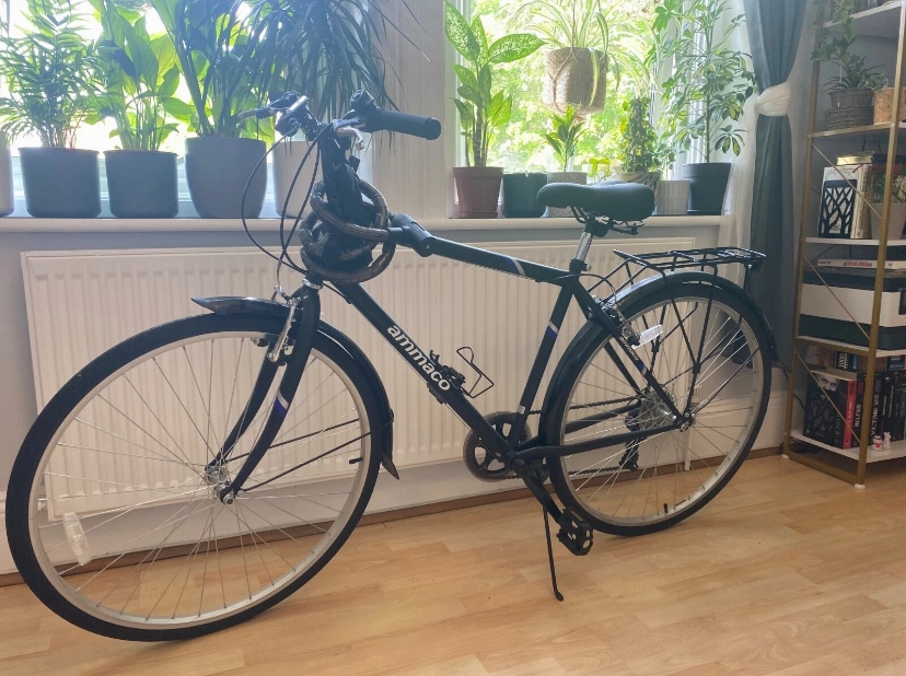 Ammaco Madrid 700c Commuter Hybrid Bike Black 2023