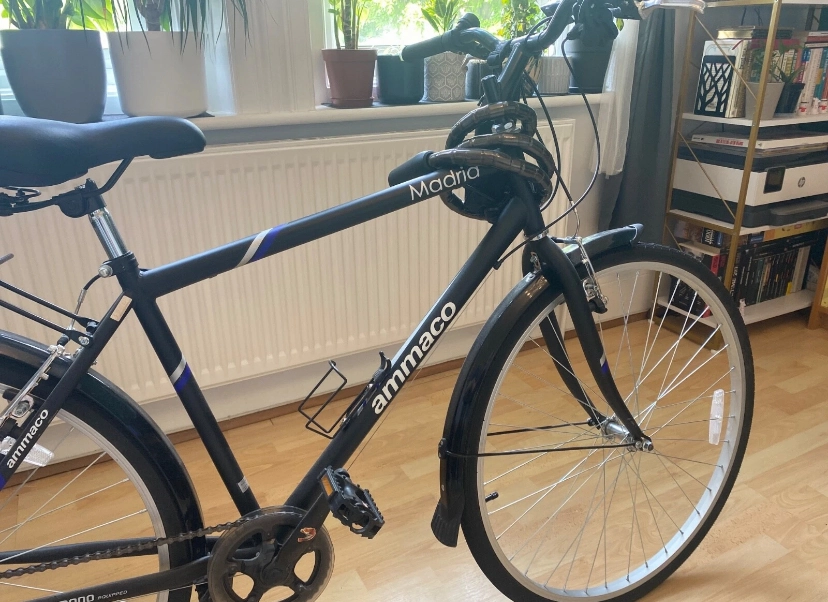 Ammaco Madrid 700c Commuter Hybrid Bike Black 2023