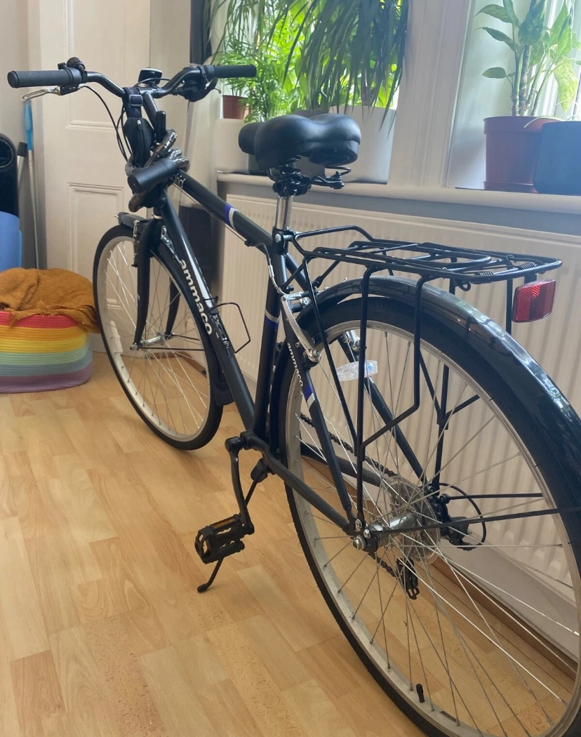 Ammaco Madrid 700c Commuter Hybrid Bike Black 2023