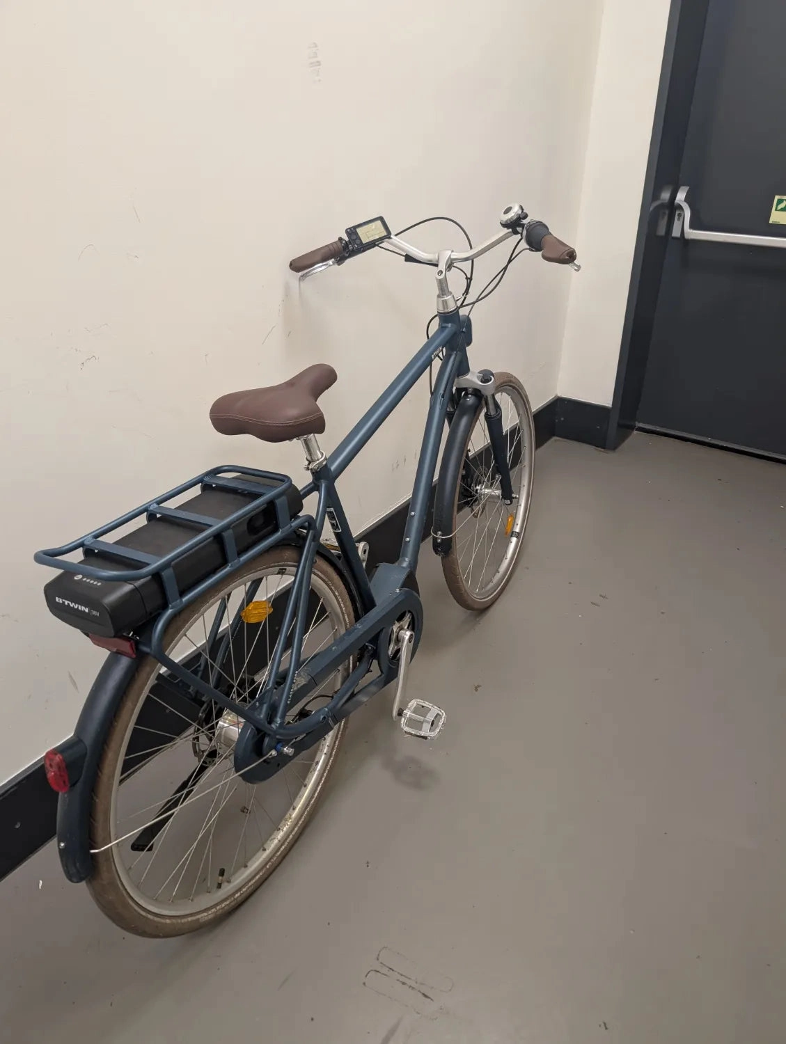 B'TWIN Smart electric city bike 920 E connect HF 2025