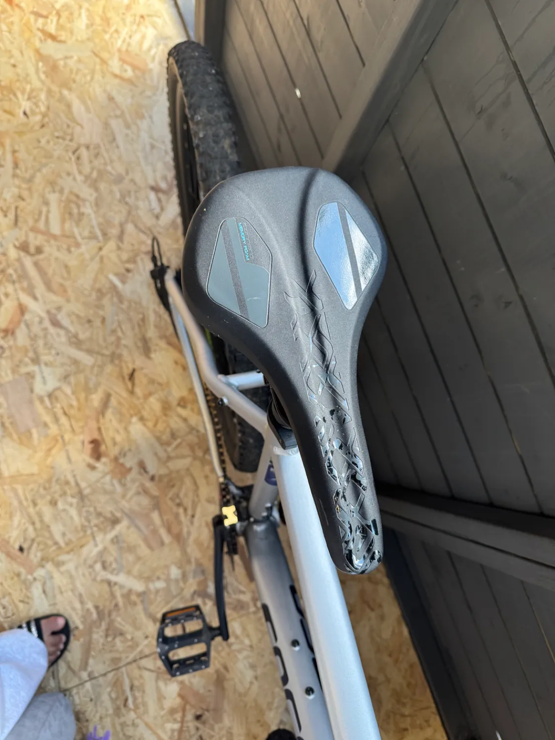 Carrera Valour Disc Mens Mountain Bike 2023