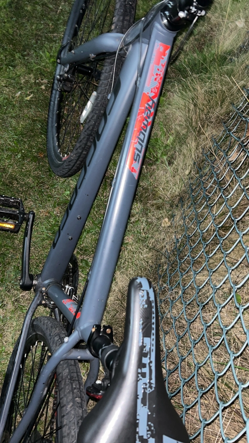 Carrera Axle Mens Hybrid Bike 2021