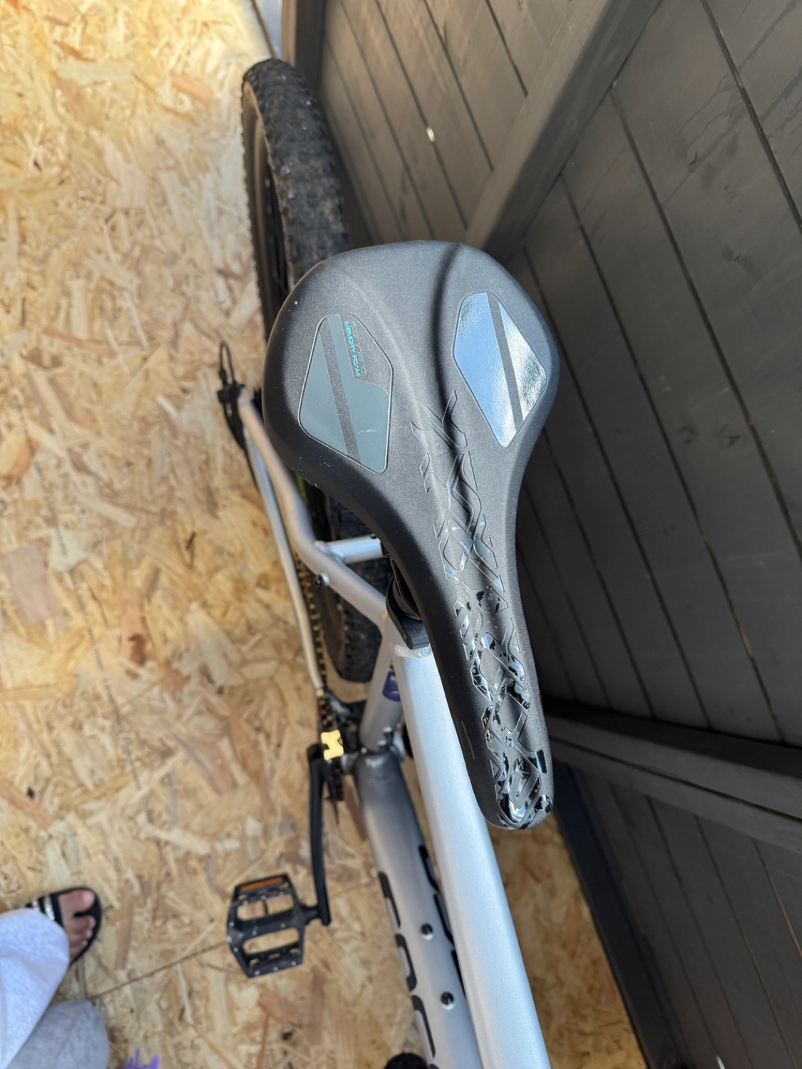 Carrera Valour Disc Mens Mountain Bike 2023