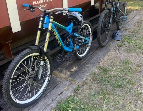 Commencal VIP SUPREME DH V3 650B ROCKSHOX 2015