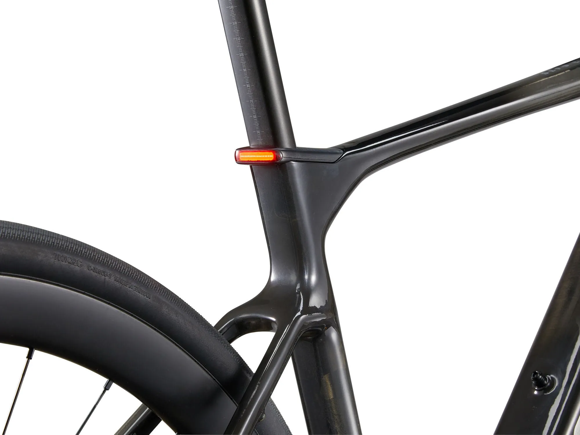 Defy Advanced E  Elite 1 (2025)