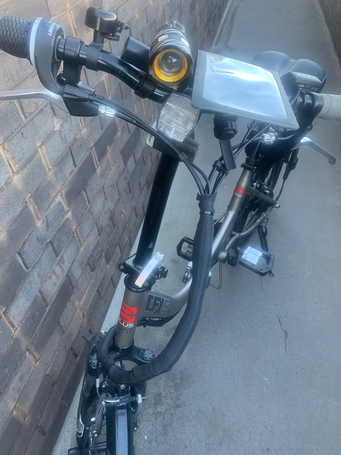E  plus  N/a 2022
