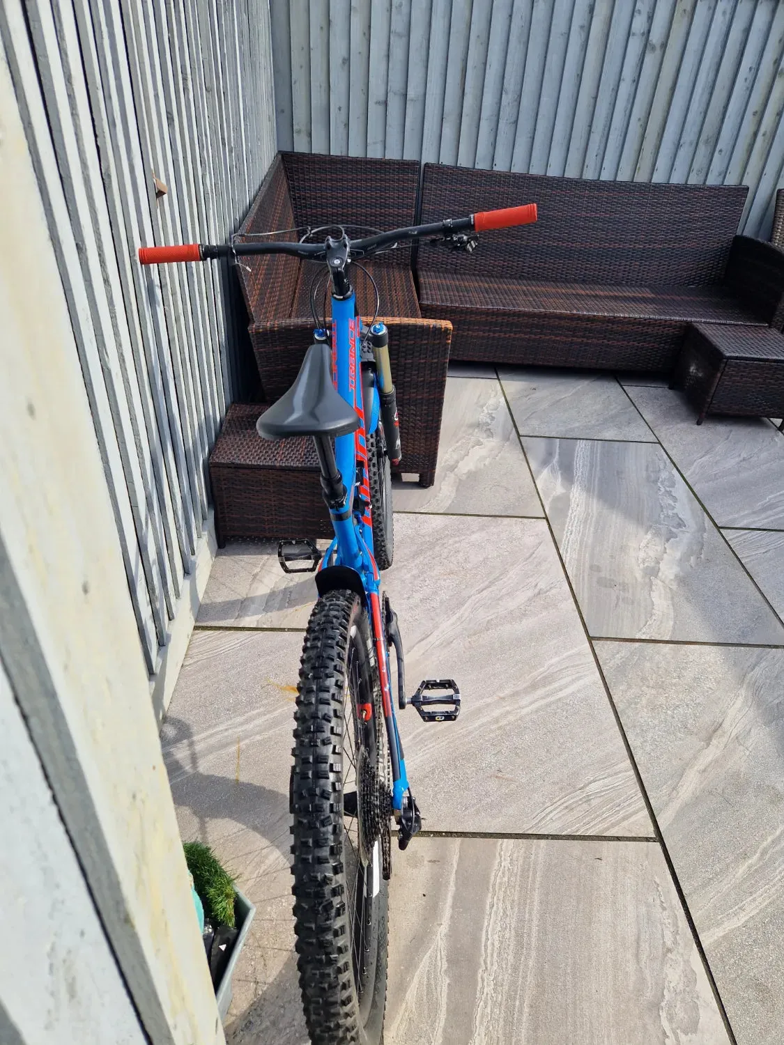 Giant 2016