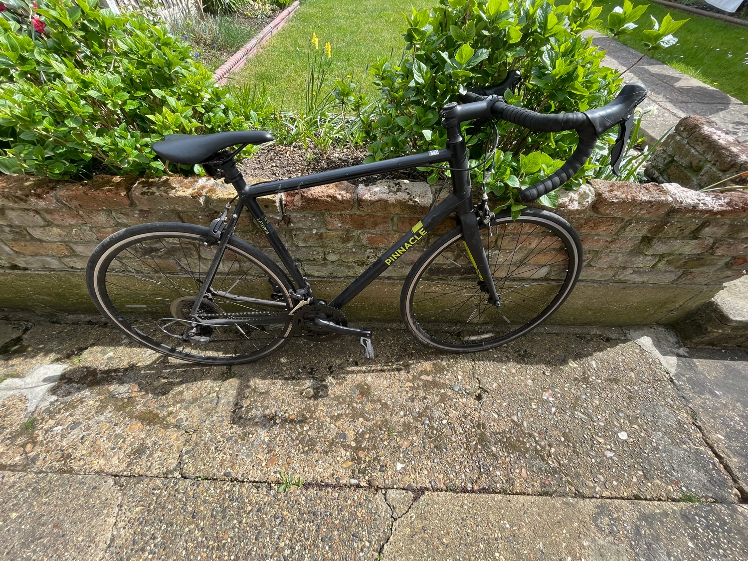 Pinnacle Laterite 1 Road Bike 2023