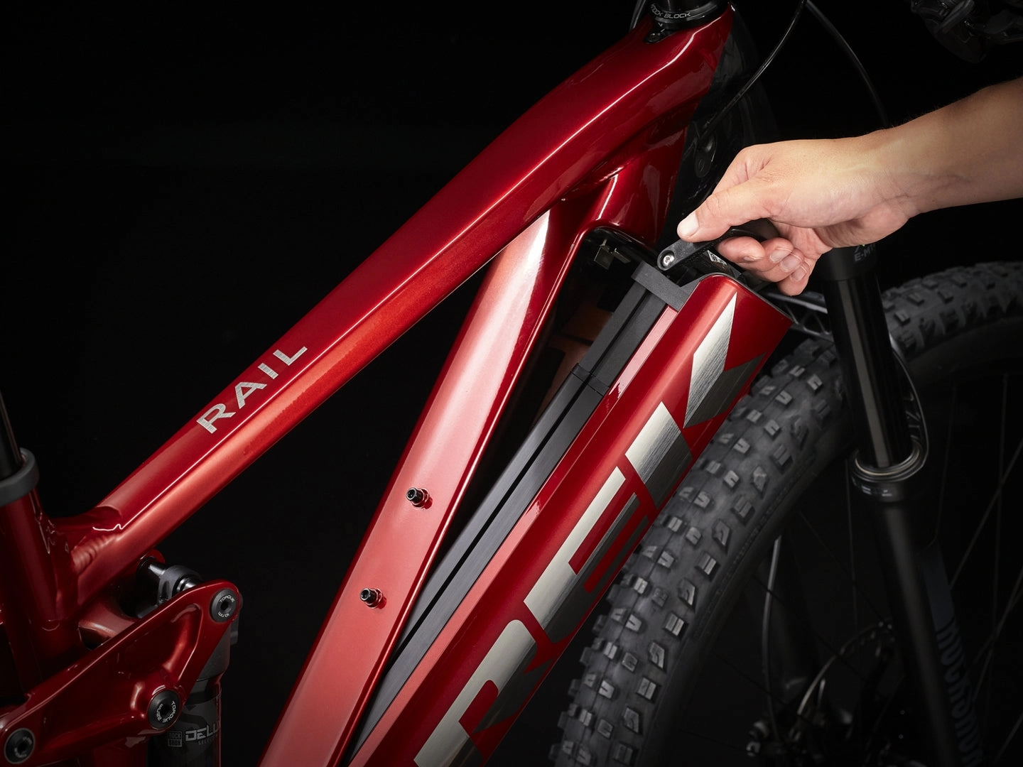 Rail 5 Crimson/Lithium Grey