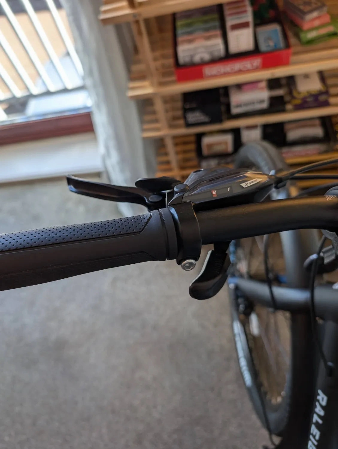 Raleigh Men's Strada City Hybrid 2024