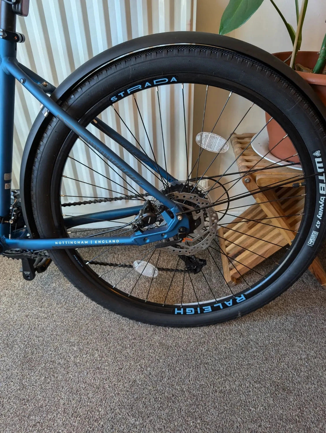 Raleigh Men's Strada City Hybrid 2024