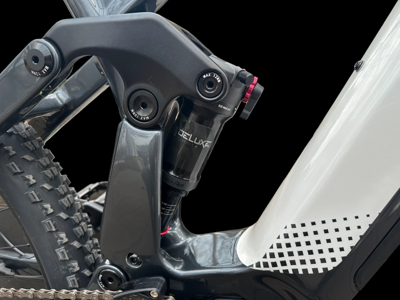 REVER Premium Carbon