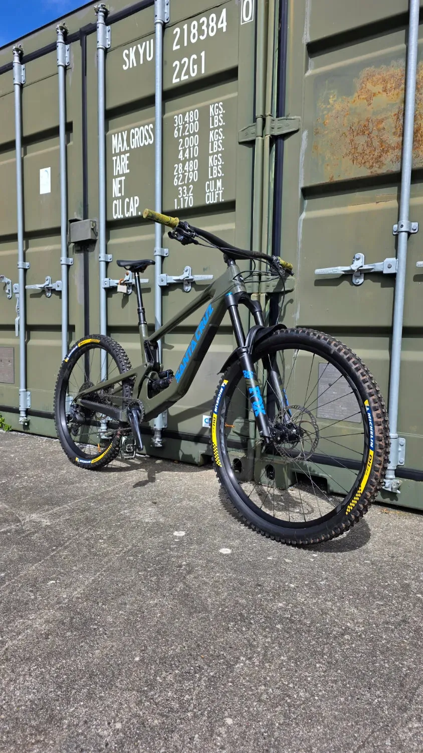 Santa Cruz BRONSON S / Carbon C 2023