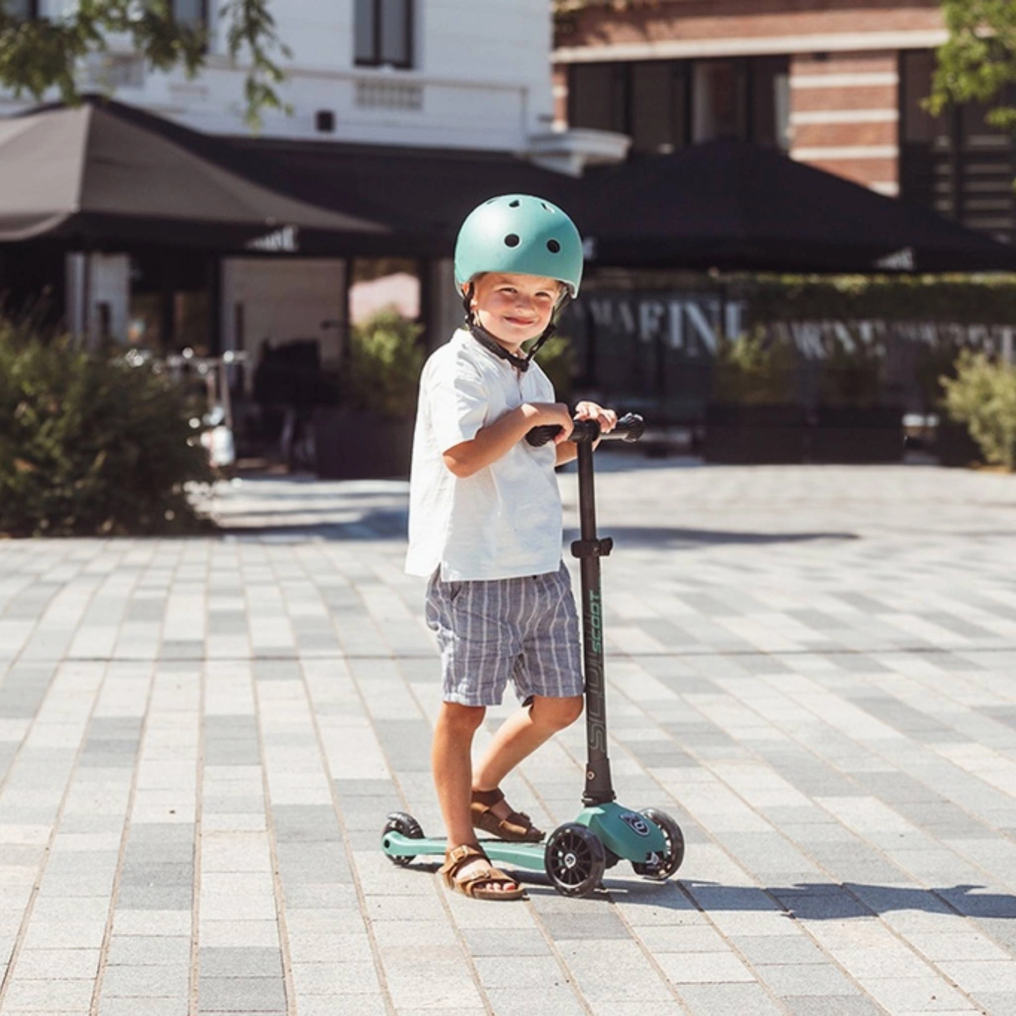 Scoot & Ride Highwaykick 3 LED Scooter - Forest