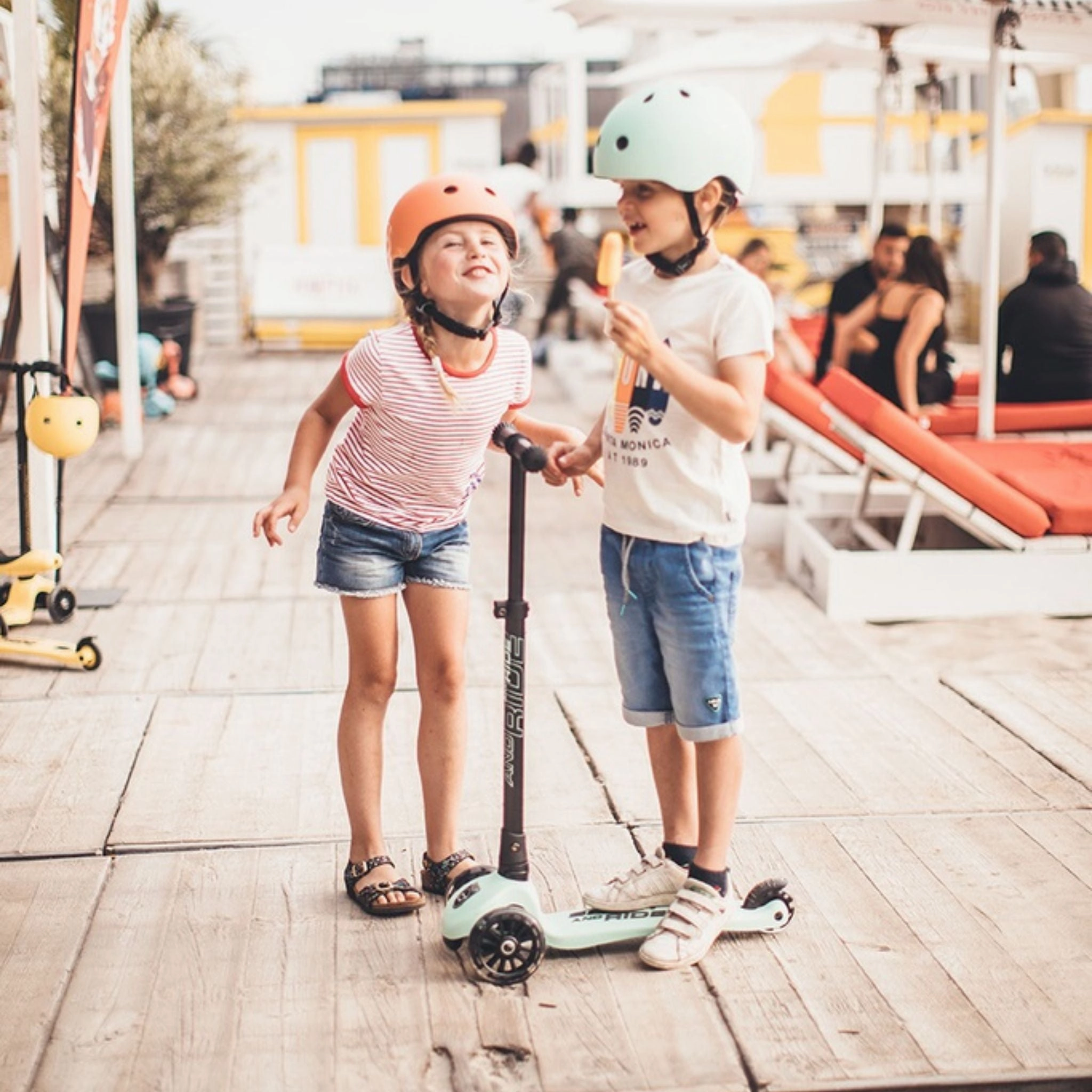 Scoot & Ride Highwaykick 3 LED Scooter - Kiwi