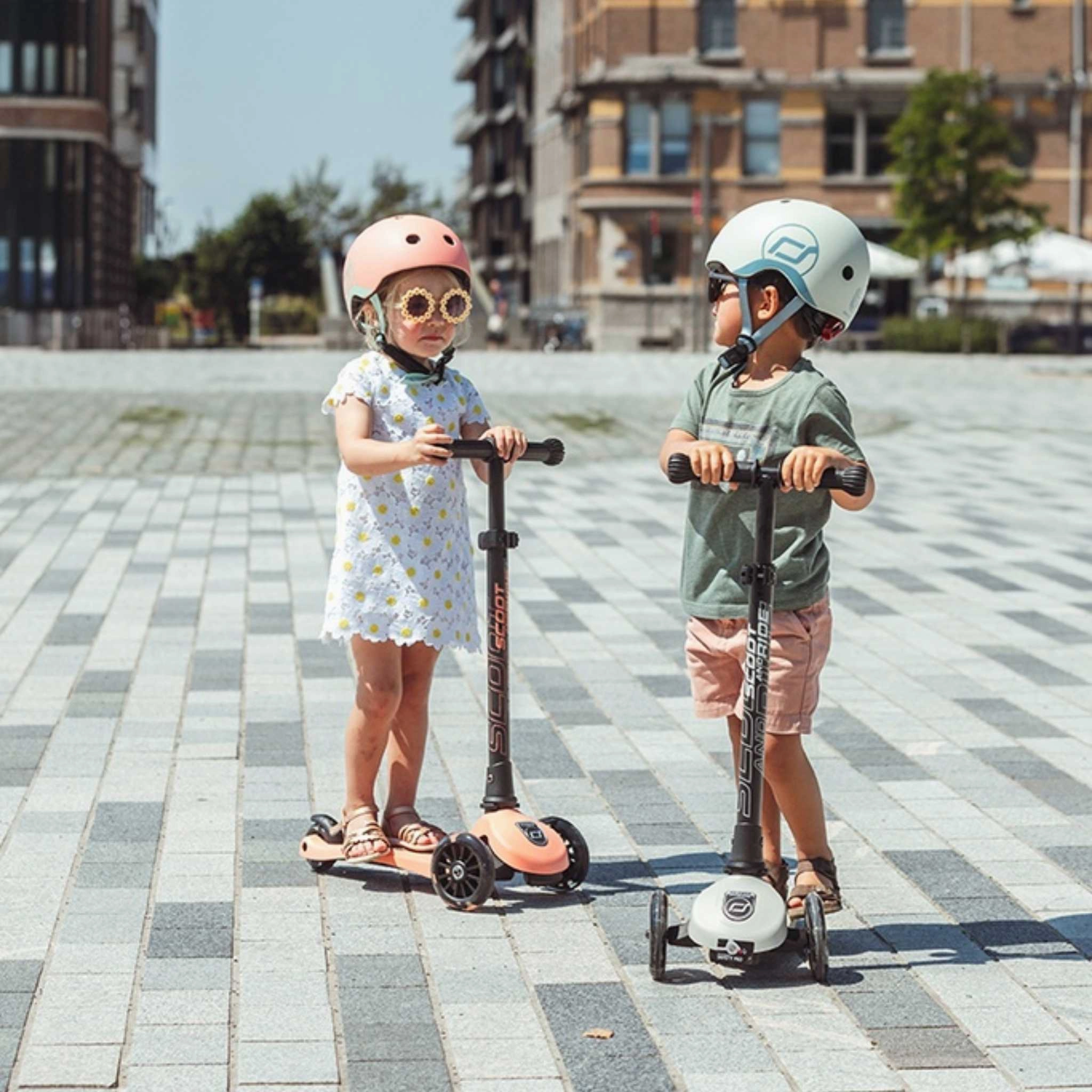 Scoot & Ride Highwaykick 3 LED Scooter - Peach