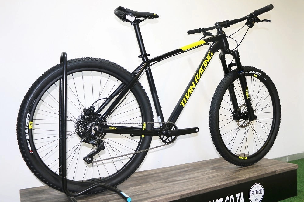 TITAN RACING Rogue Cruz (2025)