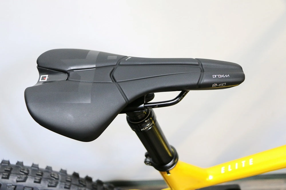 TITAN RACING Skyrim Elite (2025)