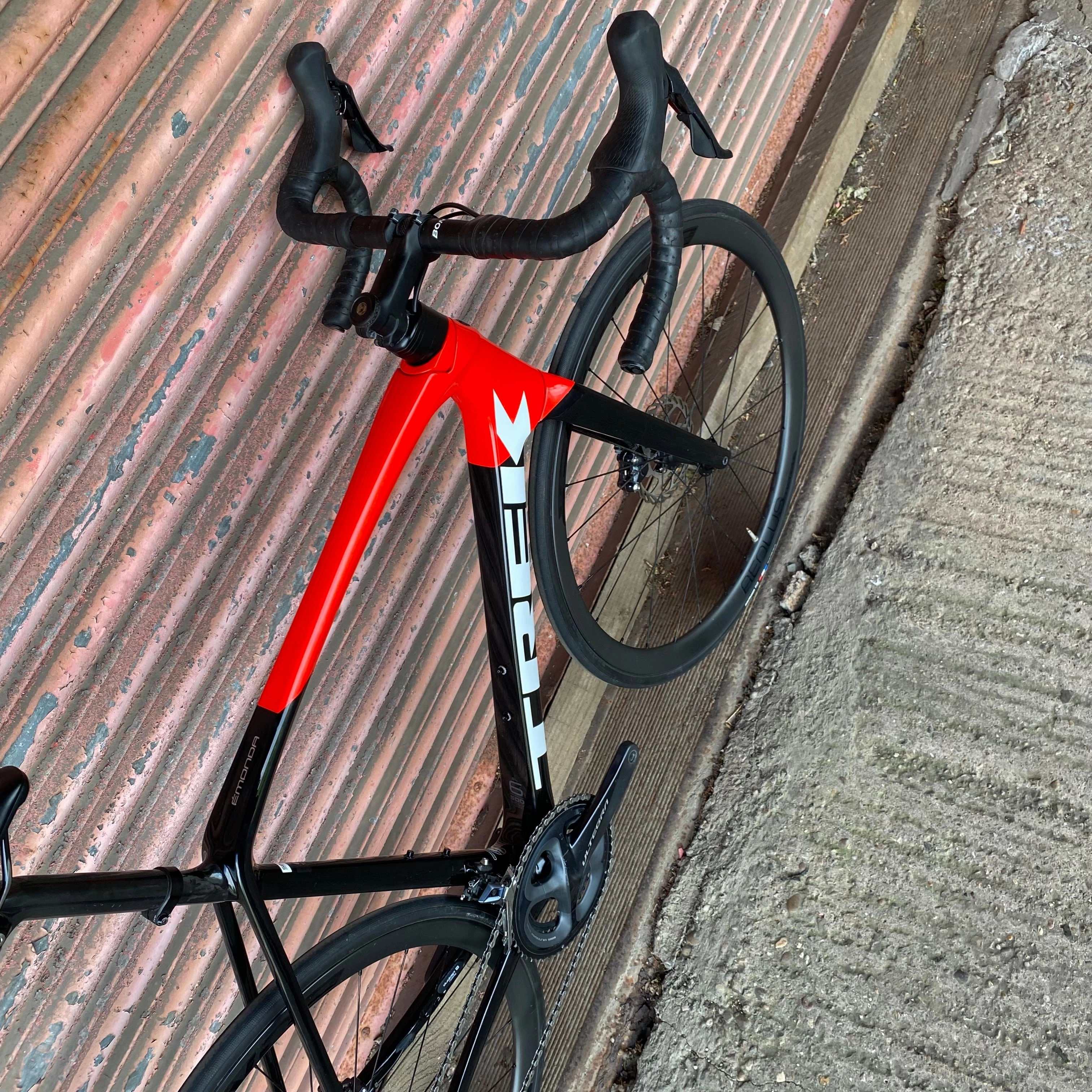 Trek Emonda SL6 Ultegra Carbon Disc Road Bike - 58cm