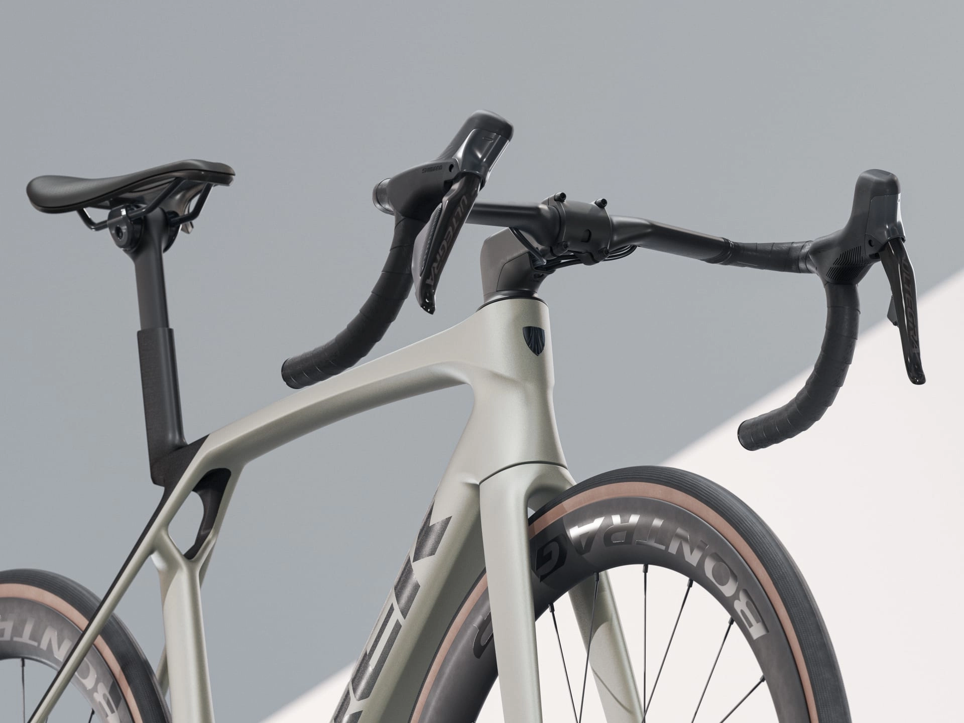 Trek Madone SL 7 Gen 8 - Matte Lunar Silver