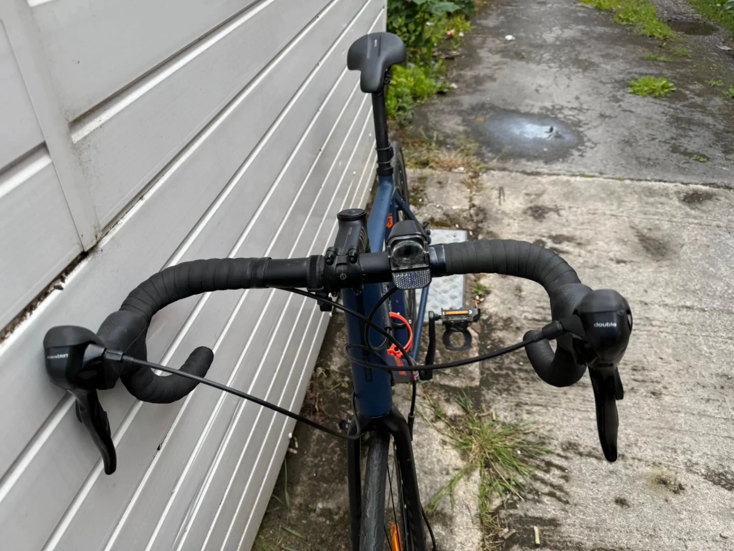 TRIBAN TRIBAN Gravel Bike 120 - Disc Brakes - Carbon fork - 1x10 speed 2023