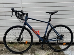 TRIBAN TRIBAN Gravel Bike 120 - Disc Brakes - Carbon fork - 1x10 speed 2023