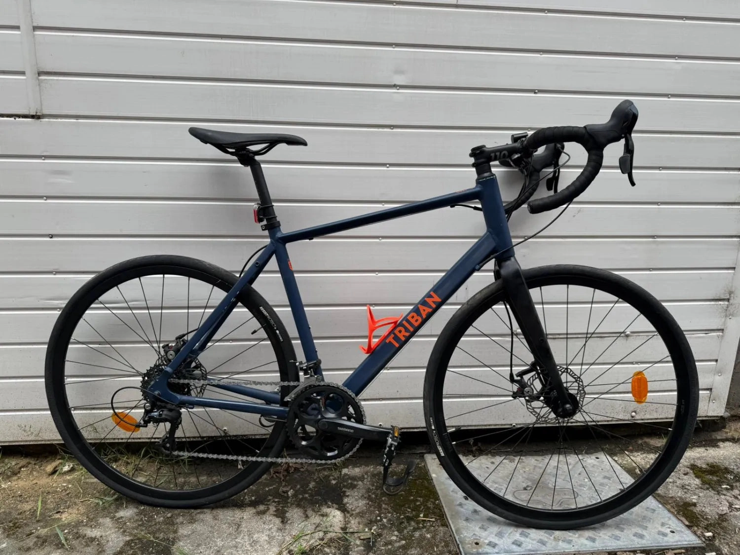 TRIBAN TRIBAN Gravel Bike 120 - Disc Brakes - Carbon fork - 1x10 speed 2023
