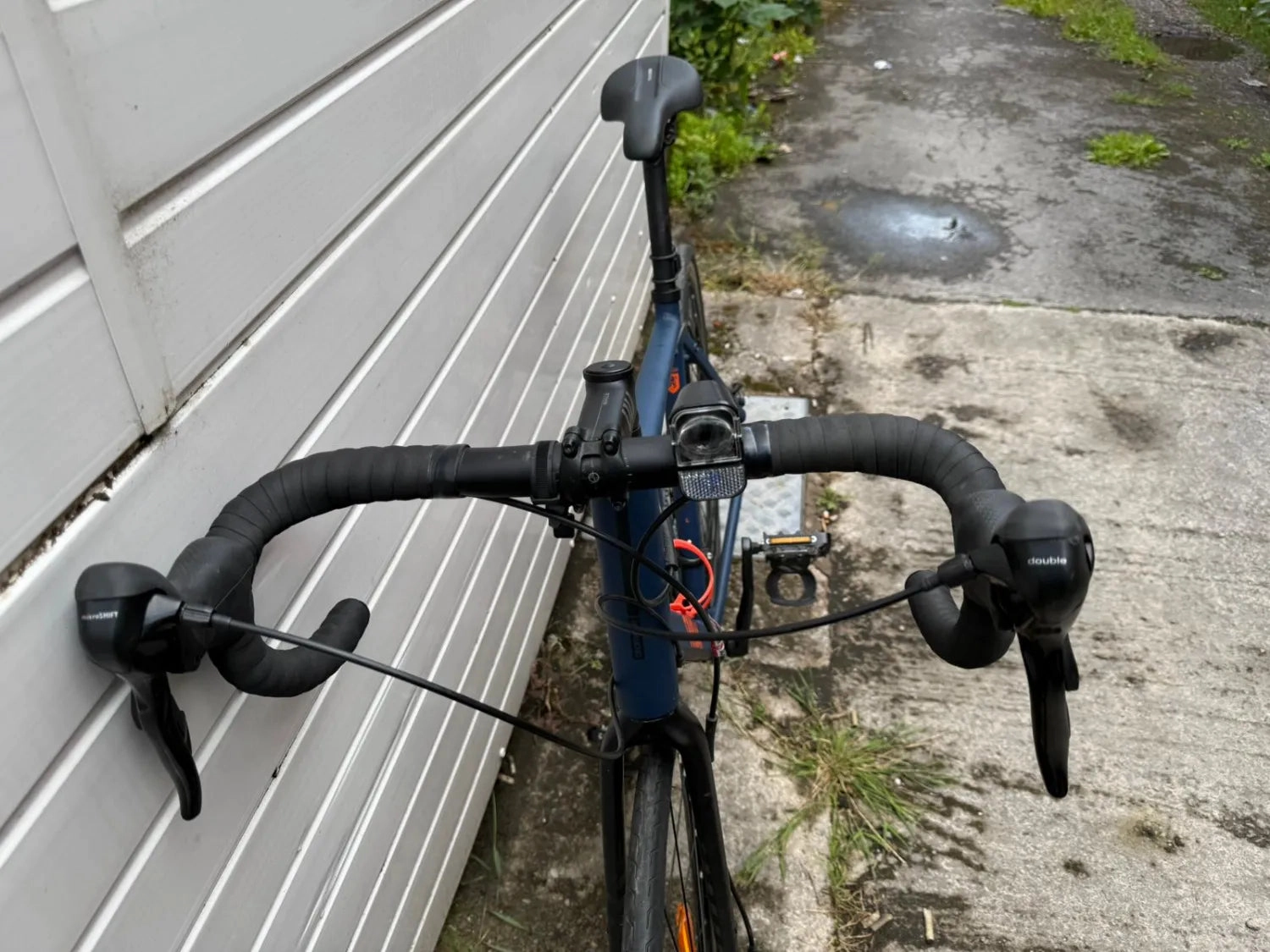 TRIBAN TRIBAN Gravel Bike 120 - Disc Brakes - Carbon fork - 1x10 speed 2023